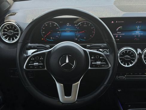 Used 2023 Mercedes-Benz GLB 250 4MATIC image 21