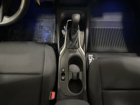 Used 2025 Toyota Corolla LE image 33