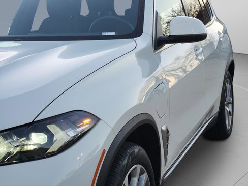 Used 2024 BMW X5 xDrive50e image 37