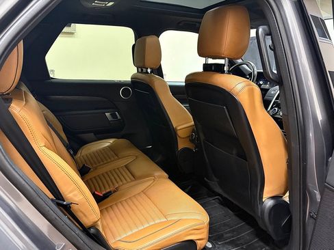 Used 2018 Land Rover Discovery HSE AWD/4WD image 35