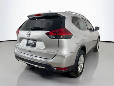 Used 2017 Nissan Rogue SV AWD/4WD image 13