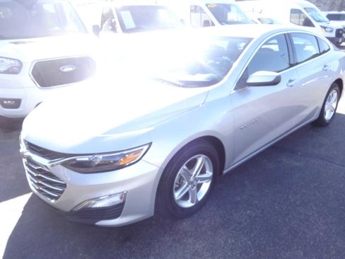 Used 2021 Chevrolet Malibu LS image 2