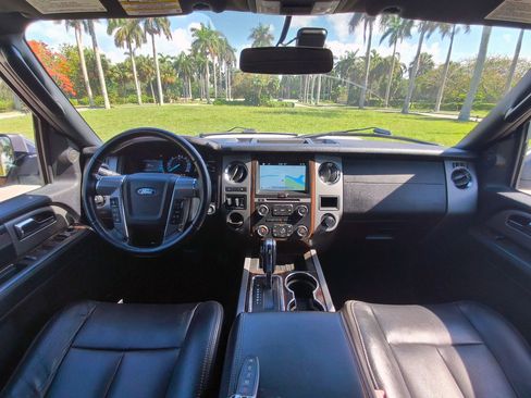 Used 2017 Ford Expedition Platinum RWD image 9