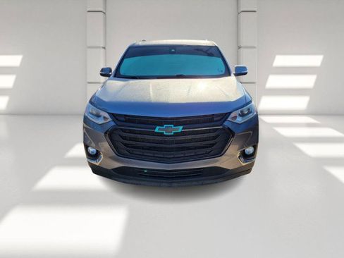 Used 2021 Chevrolet Traverse LT image 2