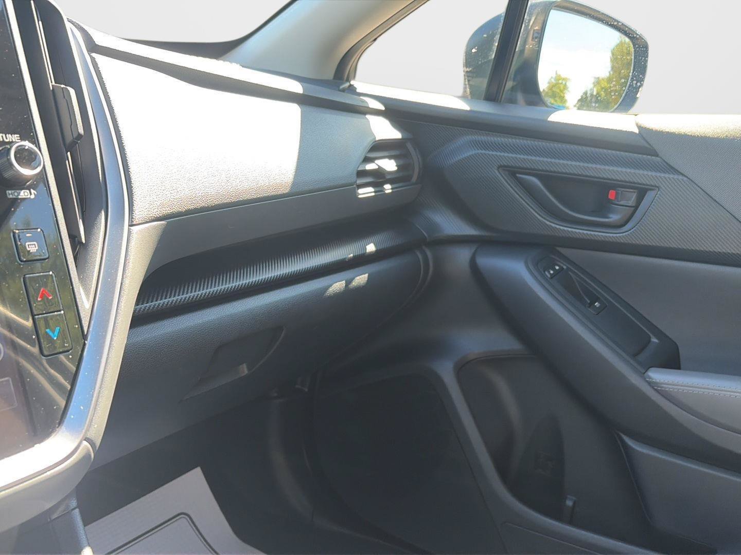 Used 2024 Subaru Crosstrek 2.0i Premium AWD/4WD image 17