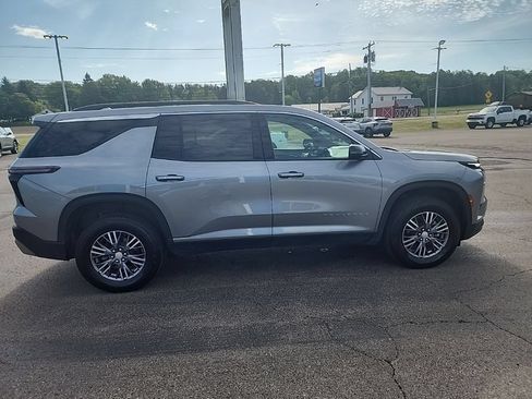 Used 2026 Chevrolet Traverse LT AWD/4WD image 6