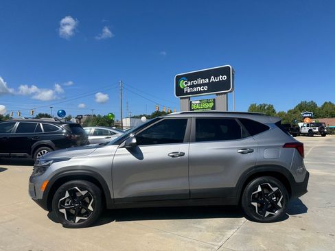 Used 2024 Kia Seltos EX AWD/4WD image 3