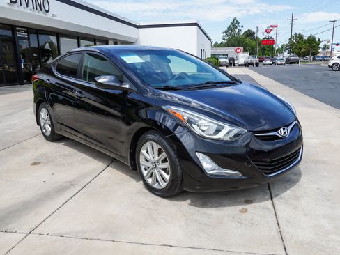 Used 2016 Hyundai Elantra SE w/ Option Group 02 FWD image 2