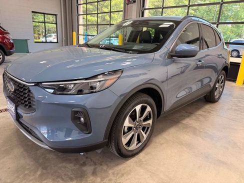 Used 2025 Ford Escape Platinum AWD/4WD image 5