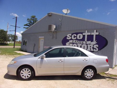 Used 2005 Toyota Camry LE FWD image 1