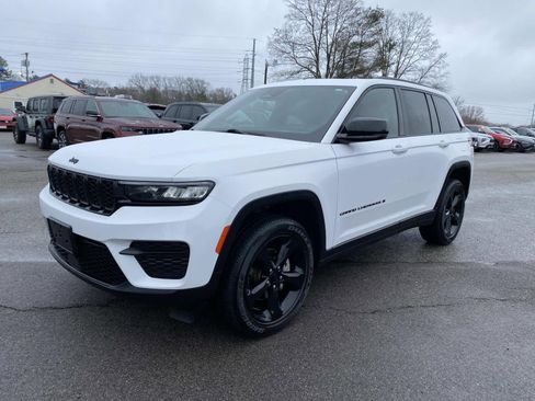 Used 2023 Jeep Grand Cherokee Altitude image 9