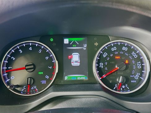 Used 2022 Toyota RAV4 XLE w/ Convenience Package image 18