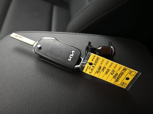 Used 2025 Kia Soul LX w/ LX Technology Package FWD image 21