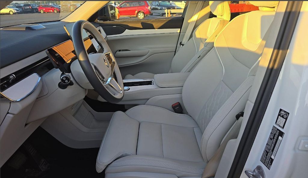 Used 2025 Volvo EX90 Ultra AWD/4WD image 12