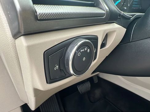 Used 2018 Ford Fusion SE image 25