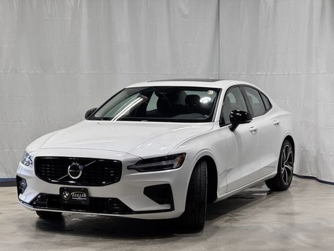 Used 2024 Volvo S60 B5 Core image 3