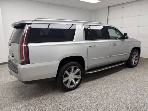 Used 2017 Cadillac Escalade ESV Luxury AWD/4WD image 7