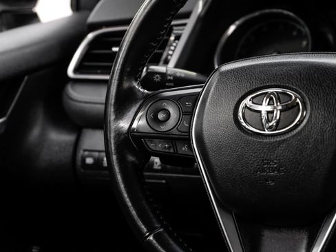 Used 2020 Toyota Camry SE FWD image 17