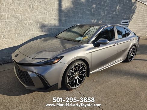 Used 2025 Toyota Camry SE FWD image 10