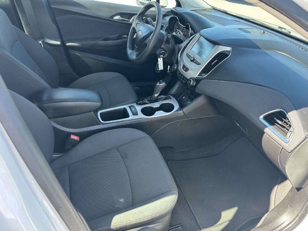 Used 2018 Chevrolet Cruze LS FWD image 12