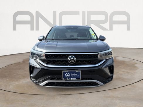Certified 2023 Volkswagen Taos SE image 4