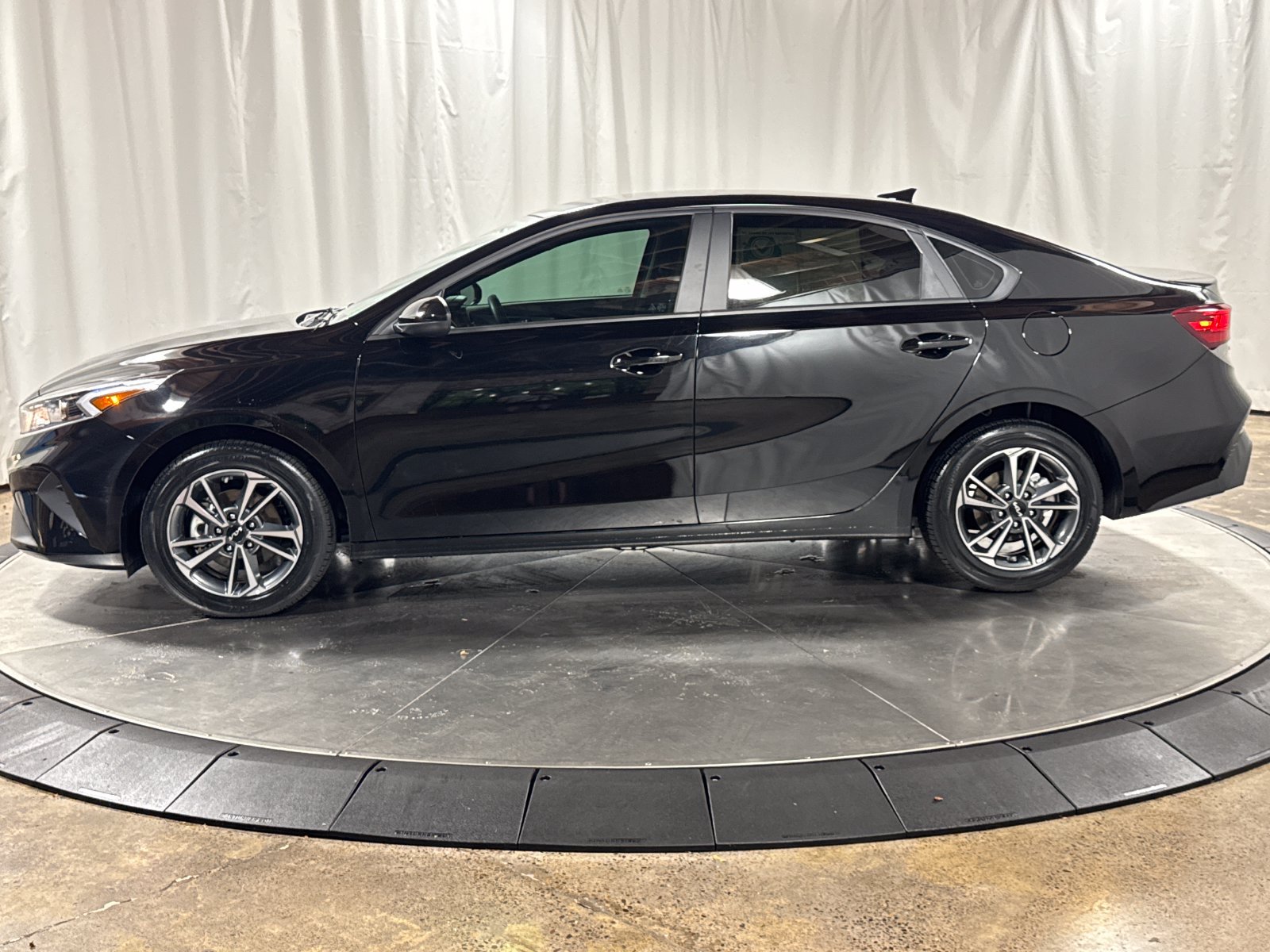 Certified 2024 Kia Forte LXS FWD image 8
