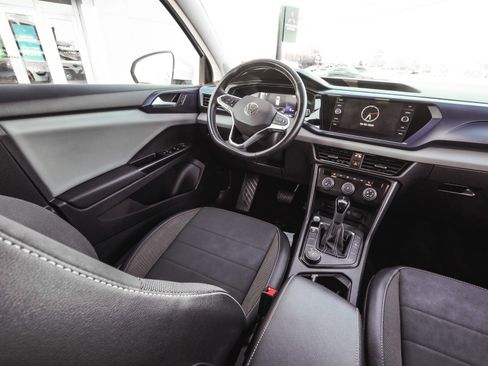 Used 2022 Volkswagen Taos SE image 40
