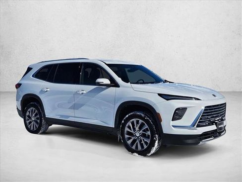 Used 2025 Buick Enclave Preferred image 3