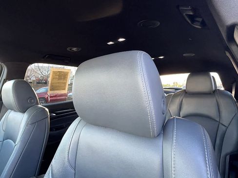 Used 2022 Buick Enclave Essence image 11