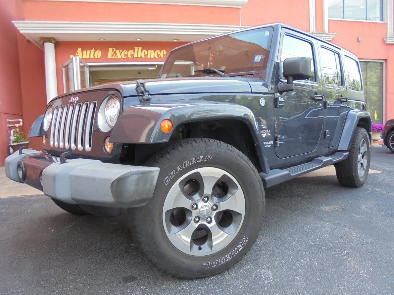 Used 2017 Jeep Wrangler Unlimited Sahara w/ Connectivity Group AWD/4WD image 2