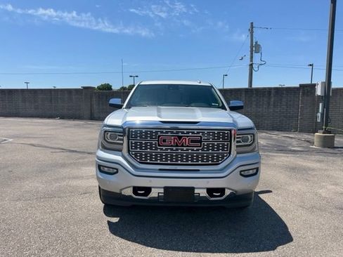 Used 2018 GMC Sierra 1500 Denali w/ Denali Ultimate Package AWD/4WD image 2