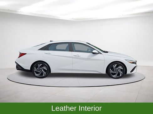 Used 2024 Hyundai Elantra Limited image 8