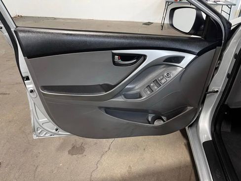 Used 2012 Hyundai Elantra GLS FWD image 24
