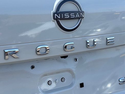 Used 2023 Nissan Rogue SV AWD/4WD image 14