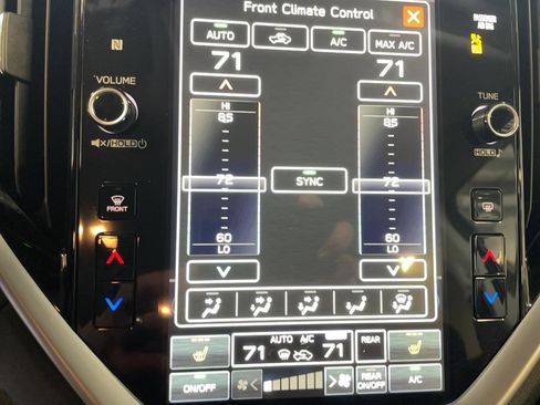 Used 2024 Subaru Ascent Premium w/ Convenience Package image 8