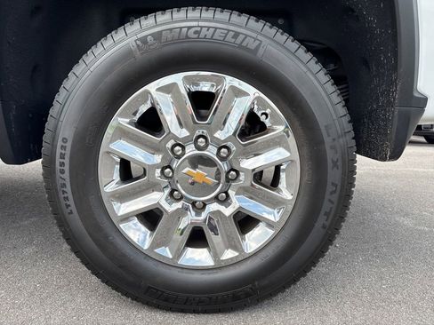 Used 2024 Chevrolet Silverado 2500 High Country w/ High Country Premium Package AWD/4WD image 13