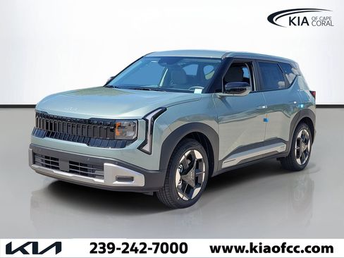 New 2027 Kia Seltos S FWD image 3