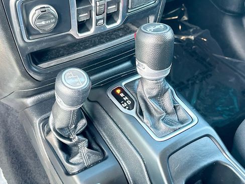 Used 2019 Jeep Wrangler Unlimited Sport S image 17