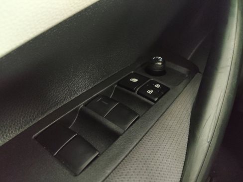 Used 2021 Toyota Corolla LE FWD image 27