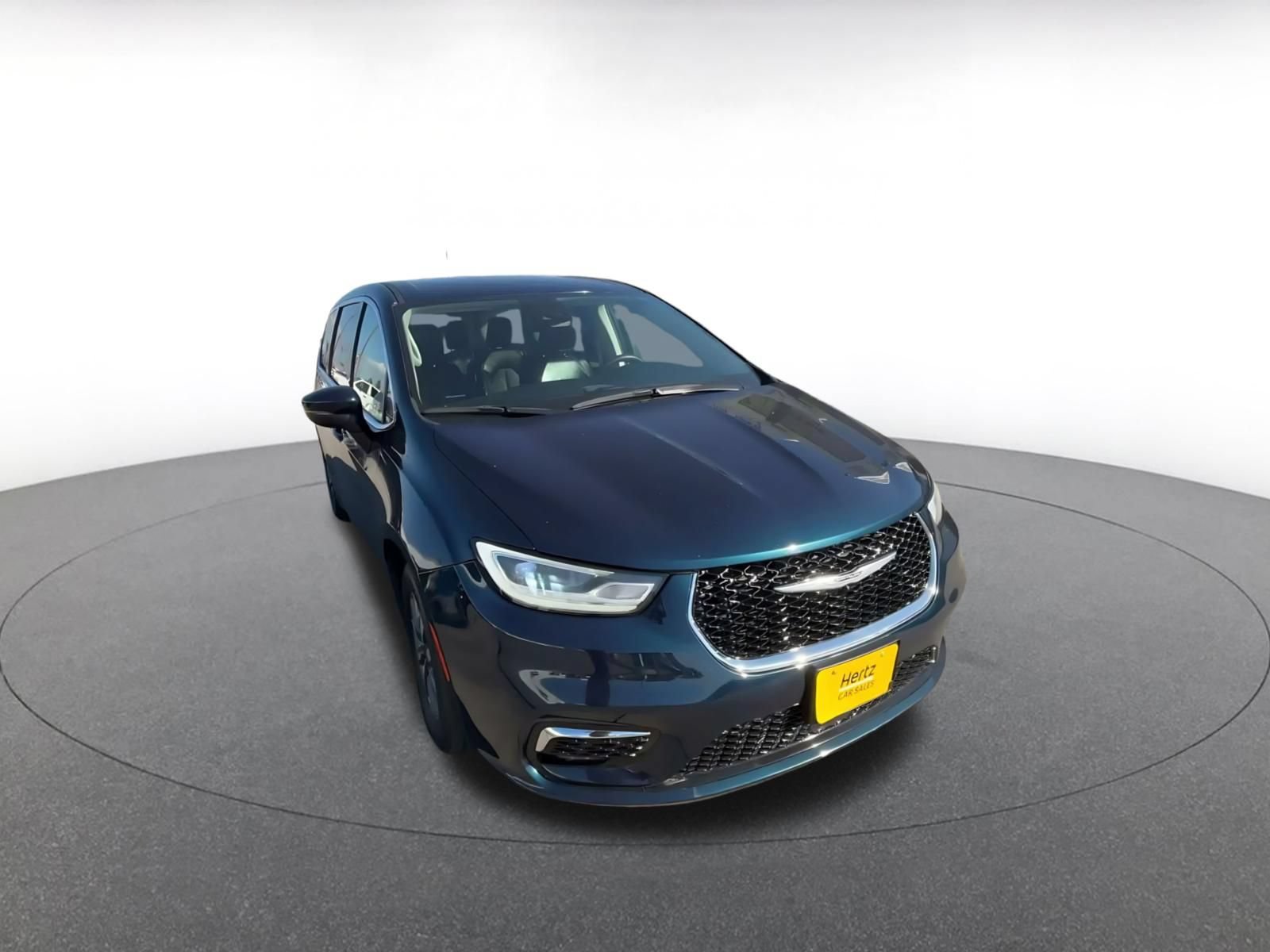 Used 2023 Chrysler Pacifica Touring-L FWD image 3
