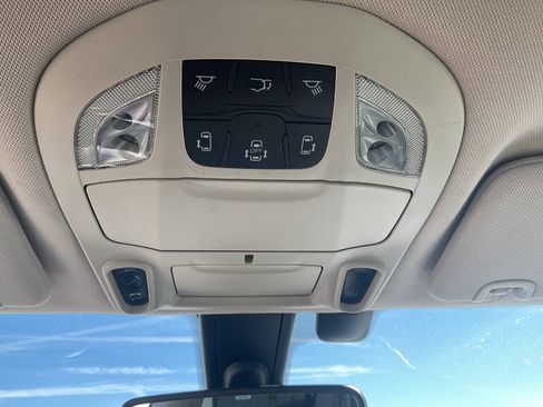 Used 2020 Chrysler Pacifica Limited FWD image 25