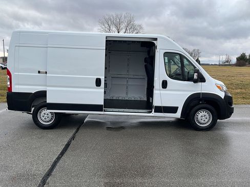 Used 2025 RAM ProMaster 3500 w/ Convenience Group image 25