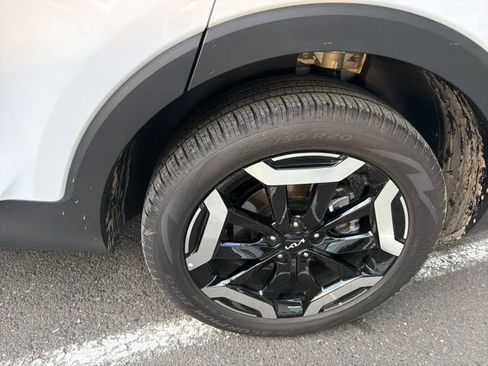 Used 2025 Kia Telluride EX w/ EX Captain's Chair Package image 17