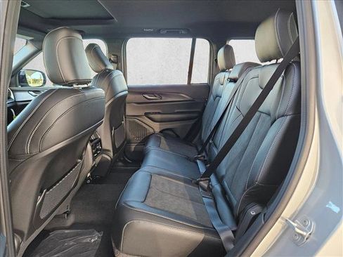 New 2025 Jeep Grand Cherokee Altitude image 14