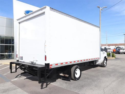 Certified 2022 Ford E-450 and Econoline 450 Super Duty w/ Power Windows & Locks Group image 16