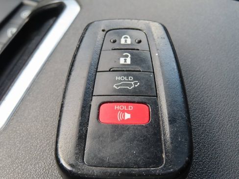 Used 2020 Toyota Highlander XLE image 40