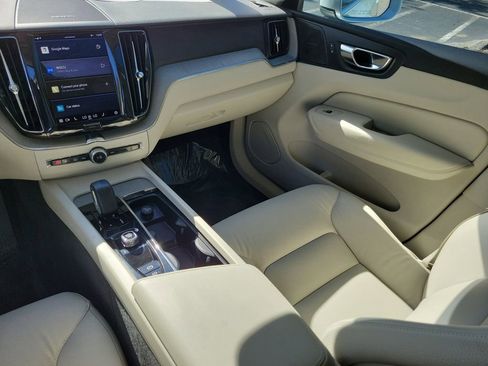 Used 2023 Volvo XC60 B5 Plus image 22