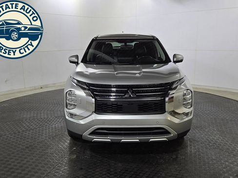 Used 2022 Mitsubishi Outlander SE AWD/4WD image 2