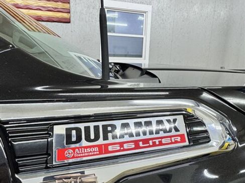 Used 2023 GMC Sierra 2500 Denali w/ Denali Black Diamond Edition image 3