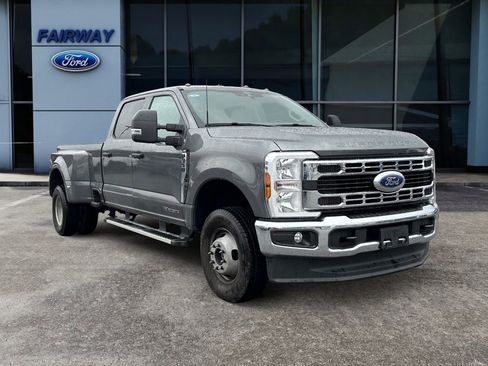 Used 2026 Ford F350 XLT image 3